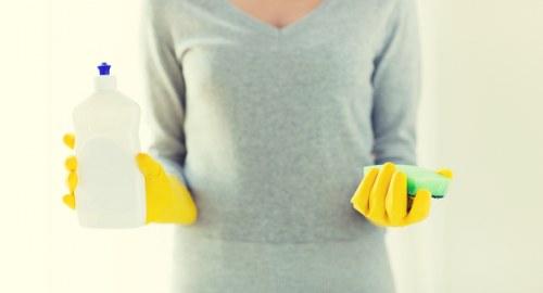 Professional deep cleaning in a SW9 home kitchen
