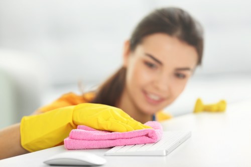 Deep cleaning support for kitchens and bathrooms in SW9